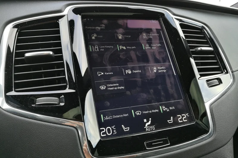 Ekran działa bardzo szybko i płynnie, ale przyzwyczajcie się do śladów palców.