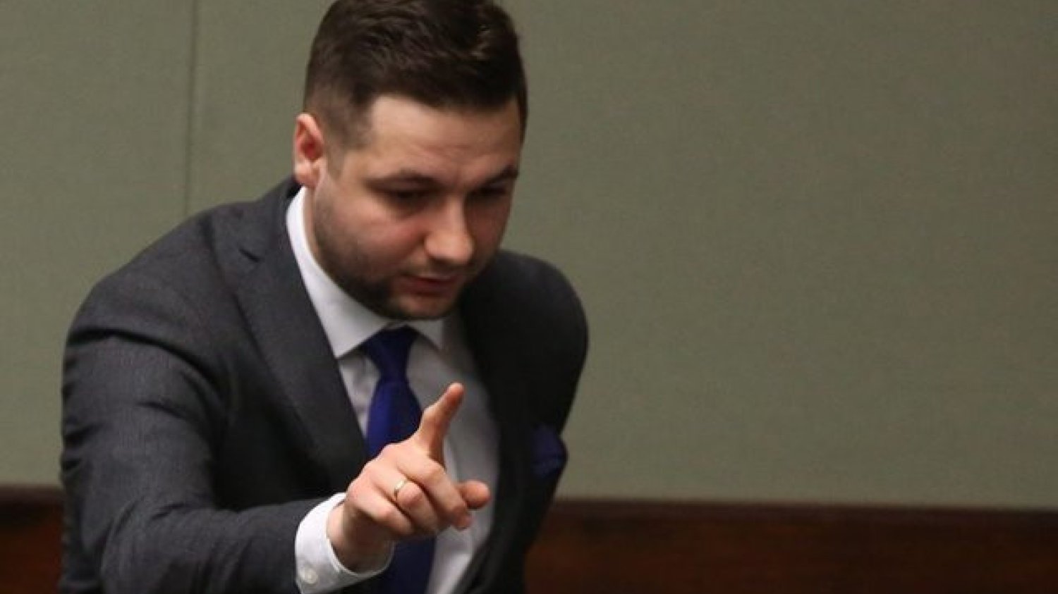 Wiceminister Patryk Jaki zaliczył zabawną wpadkę w "Kawie na Ławie" w TVN24