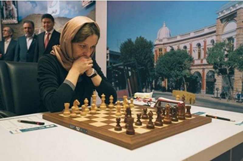 Monika Soćko pojechała na światowej rangi zawody do Teheranu. Organizatorzy wymagali od zawodniczek okrycia chustami głów. Obrońcy "polskości" zdeptali ją.