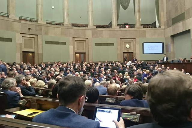 Kamera nie nagra już posłów PiS.