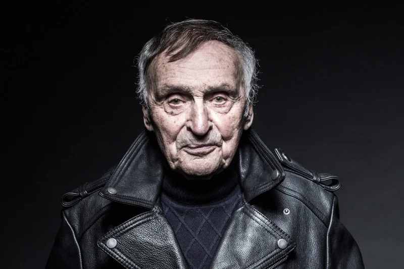 Andrzej Mularczyk – pisarz, dziennikarz, scenarzysta, radiowiec. Twórca scenariusza do ostatniego filmu Andrzeja Wajdy.