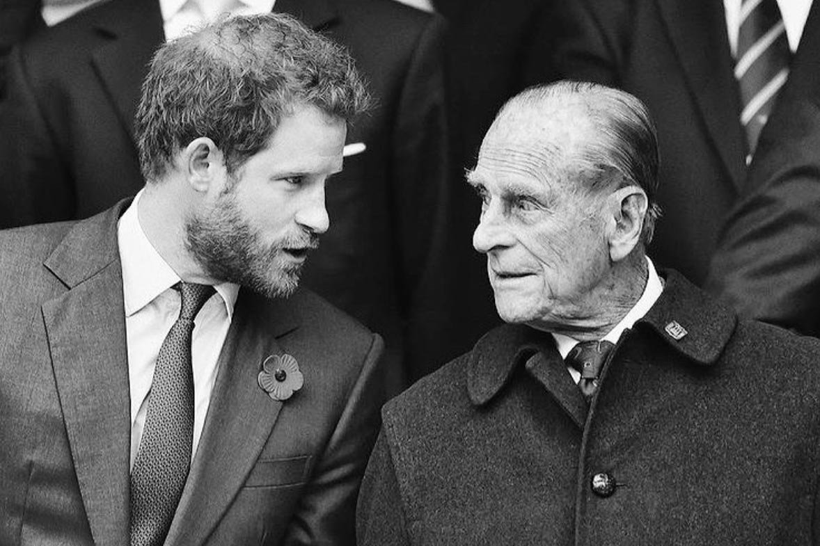 Harry wrócił do Wielkiej Brytanii. Eks-royals weźmie udział w pogrzebie księcia Filipa bez Meghan.