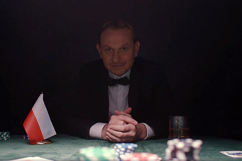 Sebastian Mila w oscarowej roli Jamesa Bonda, czyli spot TVP na Euro 2020