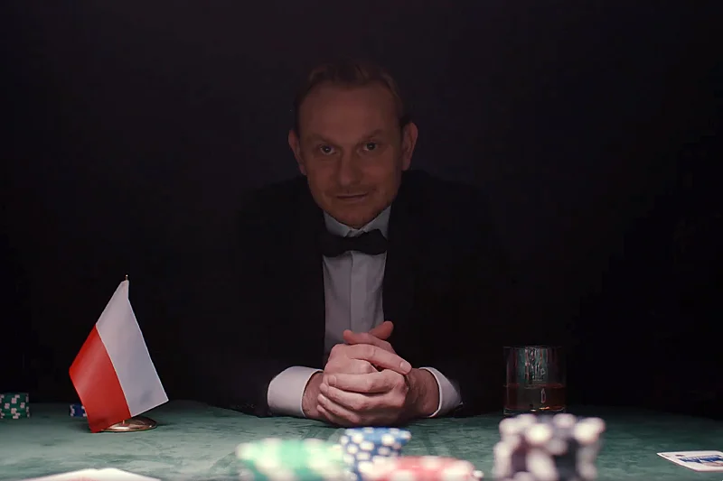 Sebastian Mila w oscarowej roli Jamesa Bonda, czyli spot TVP na Euro 2020
