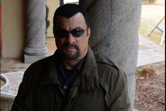 Julianna Margulies i dwie inne aktorki oskarżają Stevena Seagala o molestowanie seksualne.