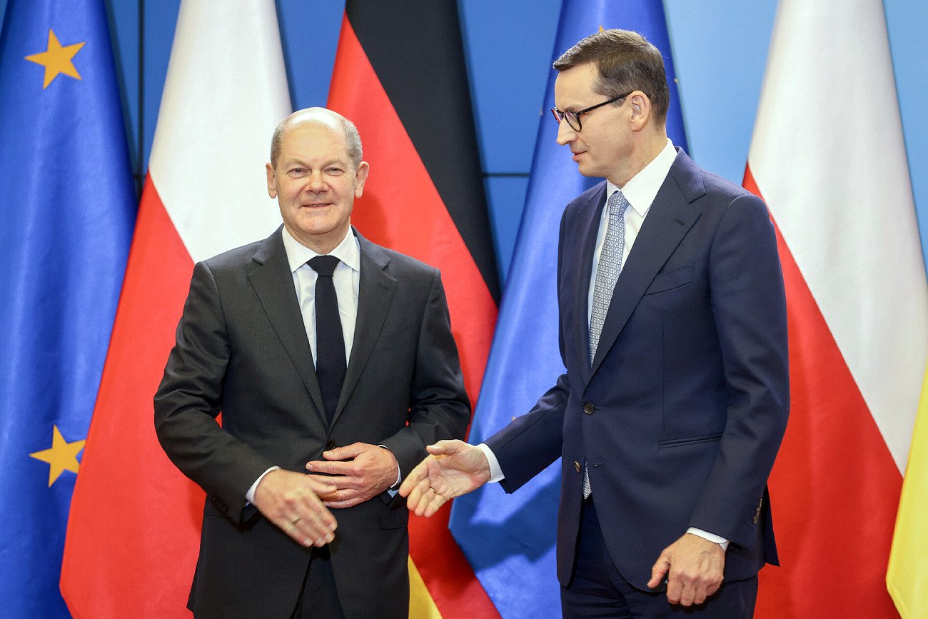 Kanclerz Niemiec Olaf Scholz i premier Polski Mateusz Morawiecki.