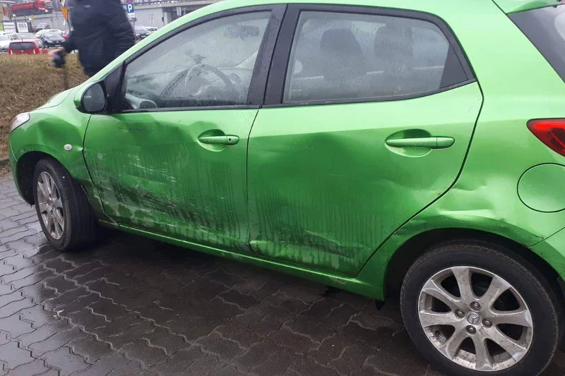 Pozornie nie takie duże uszkodzenia w starszych samochodach mogą oznaczać orzeczenie o szkodzie całkowitej.