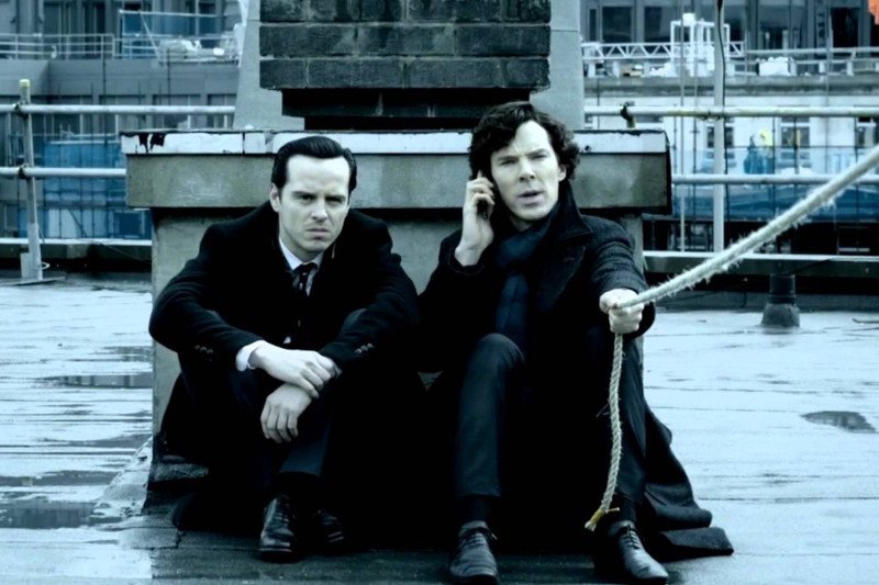 Sherlock Holmes czeka na rozpoczęcie kolejnej rozgrywki ze swoim arcywrogiem, Moriartym.