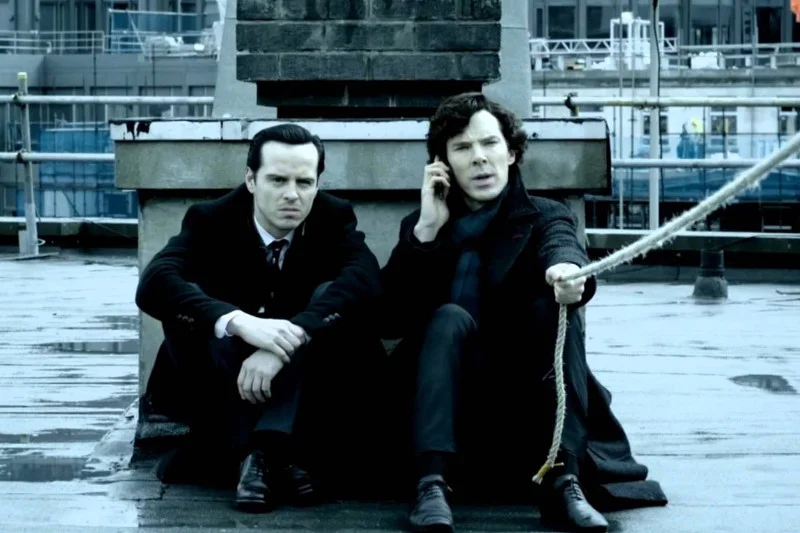 Sherlock Holmes czeka na rozpoczęcie kolejnej rozgrywki ze swoim arcywrogiem, Moriartym.