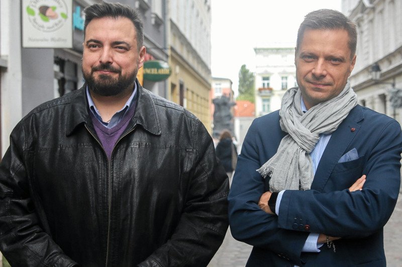 Tomasz i Marek Sekielscy zebrali już ponad 650 tys. złotych na trzeci film o pedofilii w Kościele.