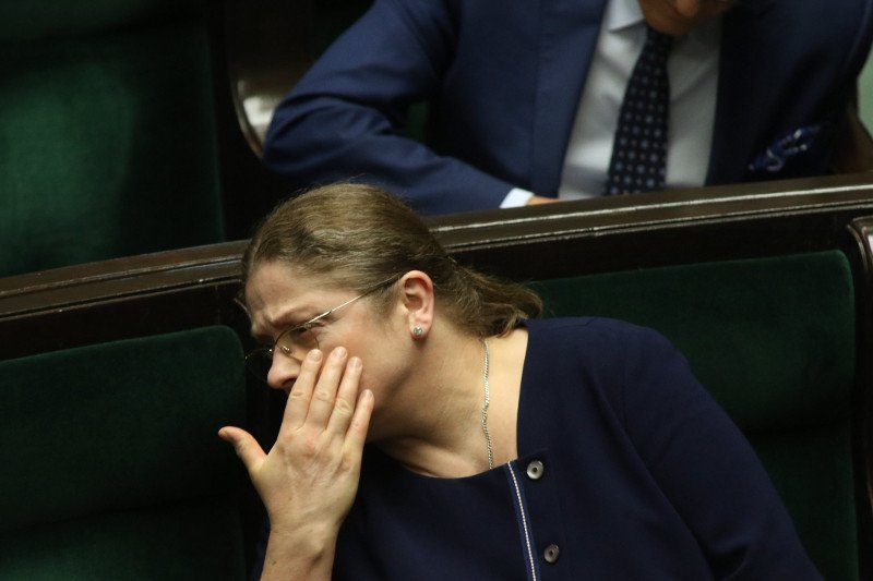 Wygląda na to, że marszałek Kuchciński używa zbyt skomplikowanych konstrukcji językowych. Teraz z błędu musi tłumaczyć się Krystyna Pawłowicz.