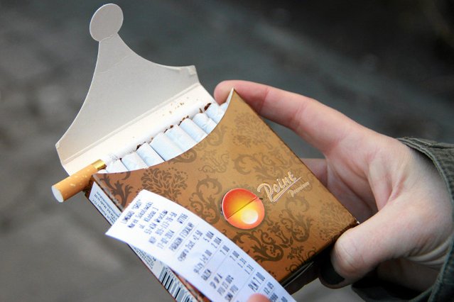 W każdej paczce papierosów 10,5 zł to podatki. To daje olbrzymią przewagę tym, którzy wyroby tytoniowe sprzedają nielegalnie z pominięciem akcyzy