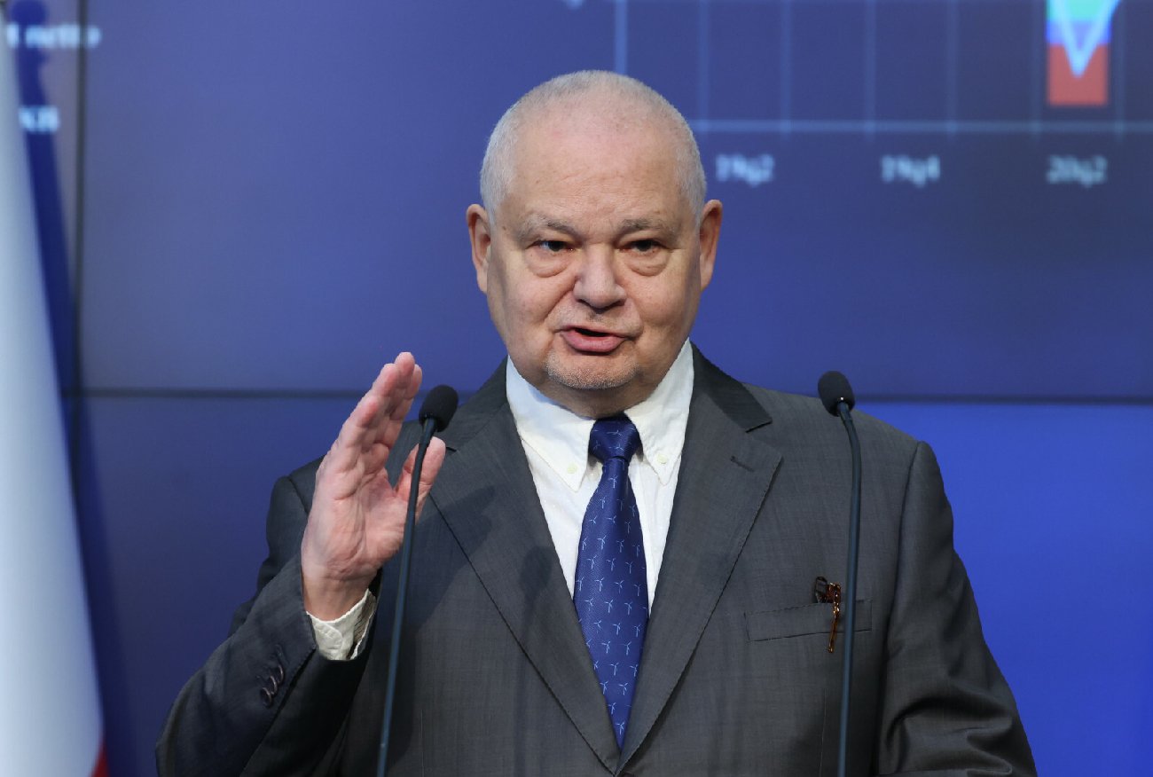 Adam Glapiński dał sobie ogromne nagrody? Człowiek Dudy ujawnia.