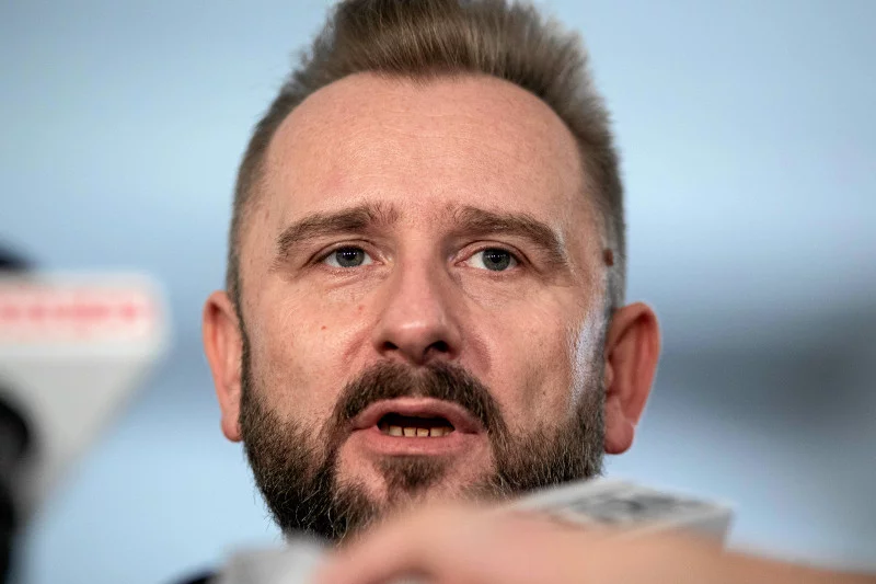 Poseł Piotr Liroy-Marzec wysłał interpelacje do Ministerstwa Cyfryzacji.