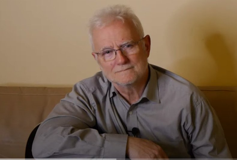 Czy Krzysztof Piasecki zakończył karierę satyryka? Oto co teraz robi.