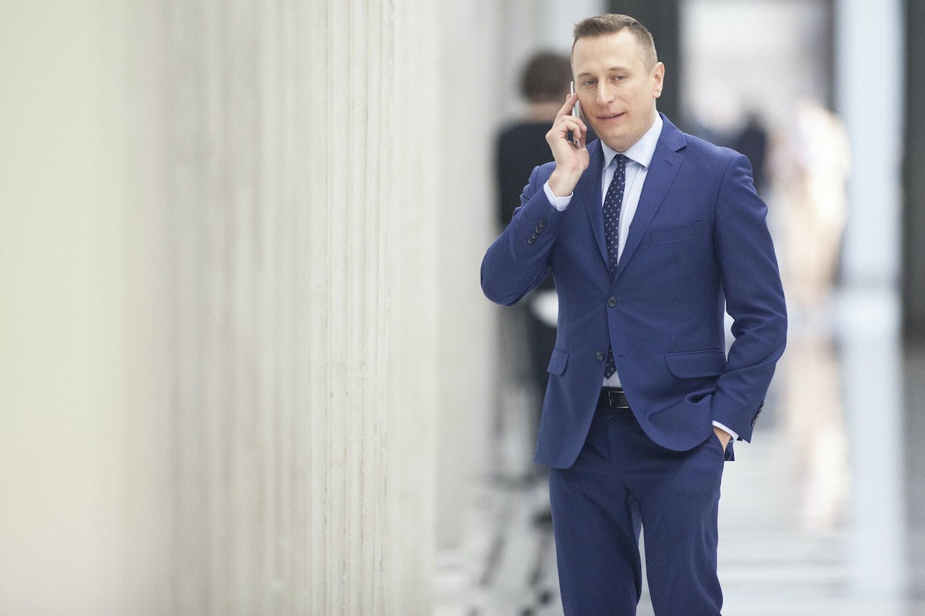 Krzysztof Brejza padł ofiarą nielegalnej operacji służb. Sfałszowane sms–y szefa sztabu Koalicji Obywatelskiej rozpowszechniała przed wyborami TVP kontrolowana przez PiS.