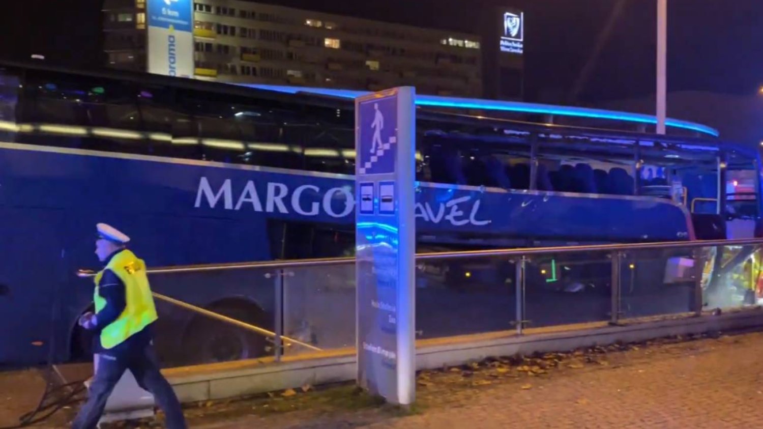 Autokar zjechał w przejście podziemne we Wrocławiu. Kierowca nie żyje