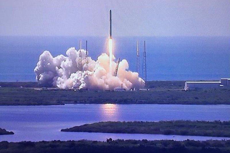 Falcon 9 eksplodował dokładnie dwie minuty po starcie.