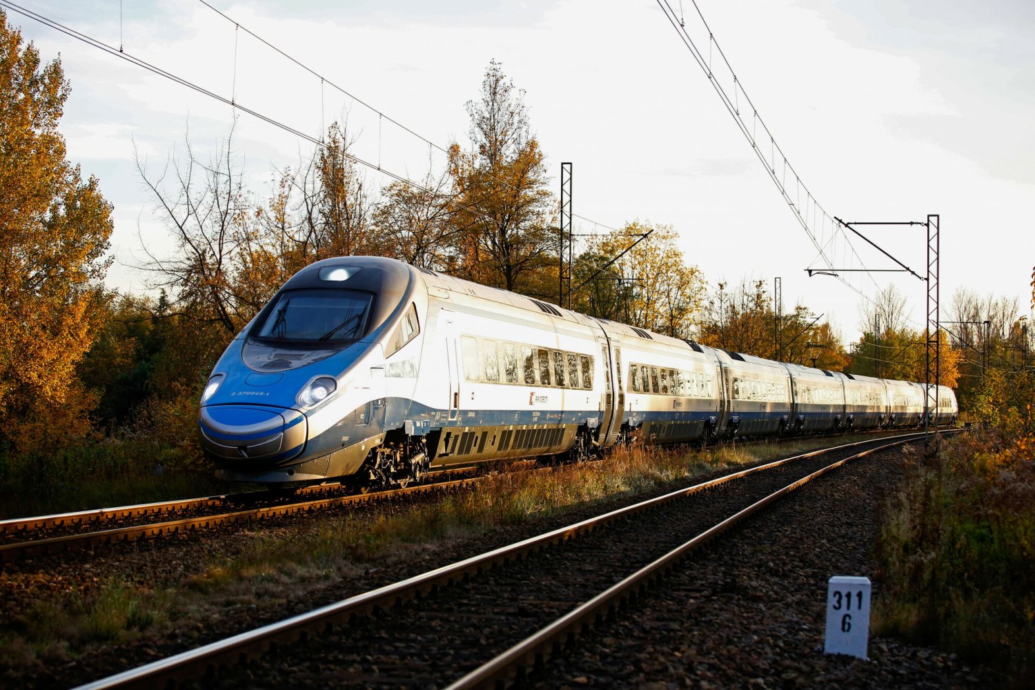 W Lęborku nad śpiącą na torach kobietą przejechało pendolino. Na szczęście nic poważnego jej się nie stało.