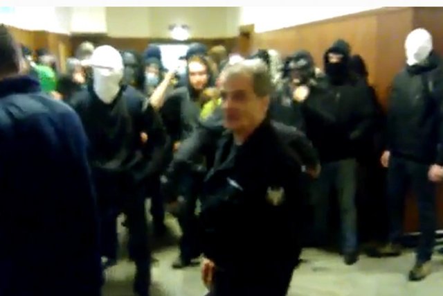 Podczas wykładu prof. Magdaleny Środy na salę próbowała wtargnąć grupa zamaskowanych osób