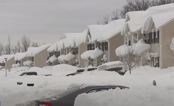 Ogromne śnieżyce sparaliżowały wiele miast w stanie Nowy
Jork.