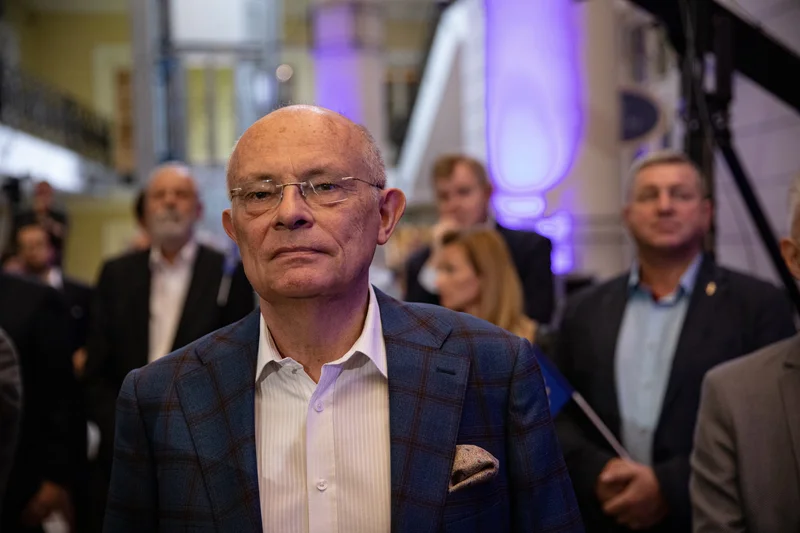 Senator Marek Borowski wraz z senatorką Magdaleną Kochan zapowiedział pierwszy projekt dotyczący wyrównania emerytur kobietom z rocznika 1953.