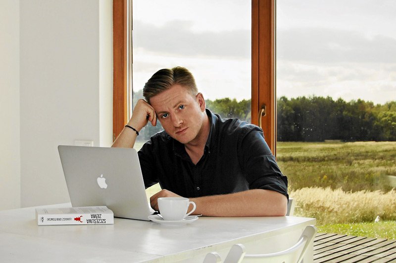 Pisarz Szczepan Twardoch twierdzi, że został okradziony przez rząd PO-PSL. Tak nazywa pozbawienie bogatych twórców atrakcyjnych przywilejów podatkowych.