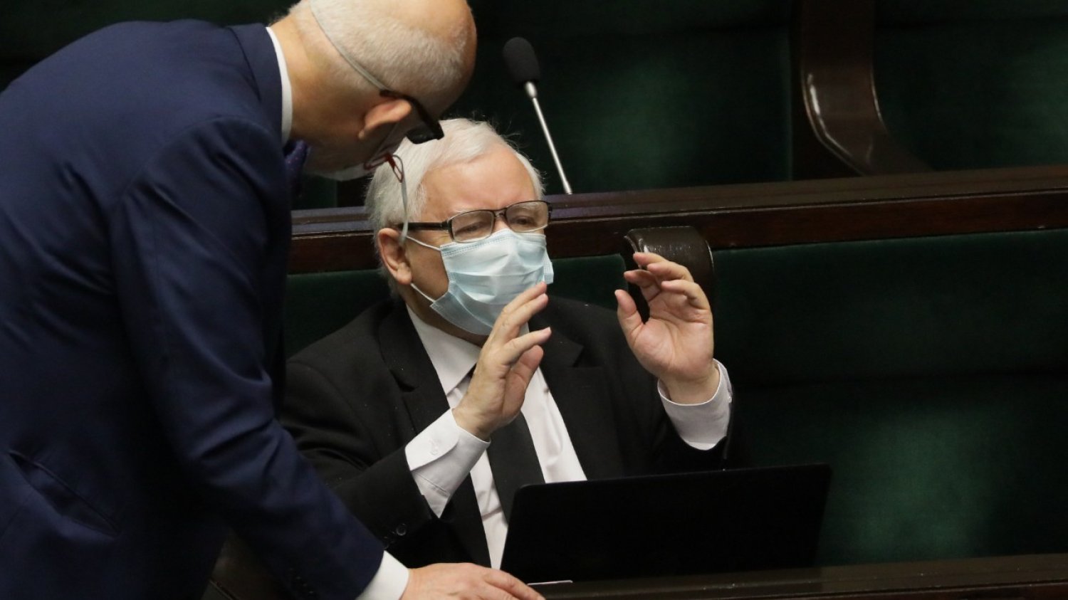 PiS chce zmienić jeden przepis w ustawie covidowej. Prawnicy komentują, że może oznaczać to bezkarność w imię walki z koronawirusem.