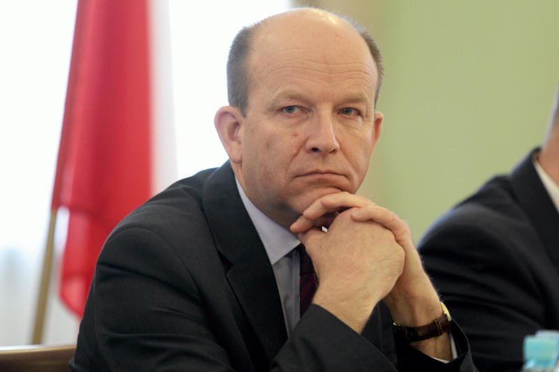 Minister zdrowia wspiera swoich?