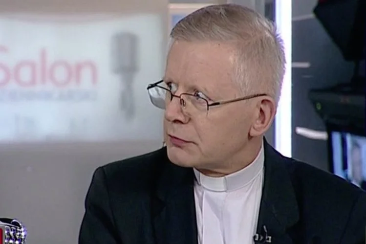 Ksiądz Zieliński tłumaczy, że sądy w Polsce są lewicową międzynarodówką.