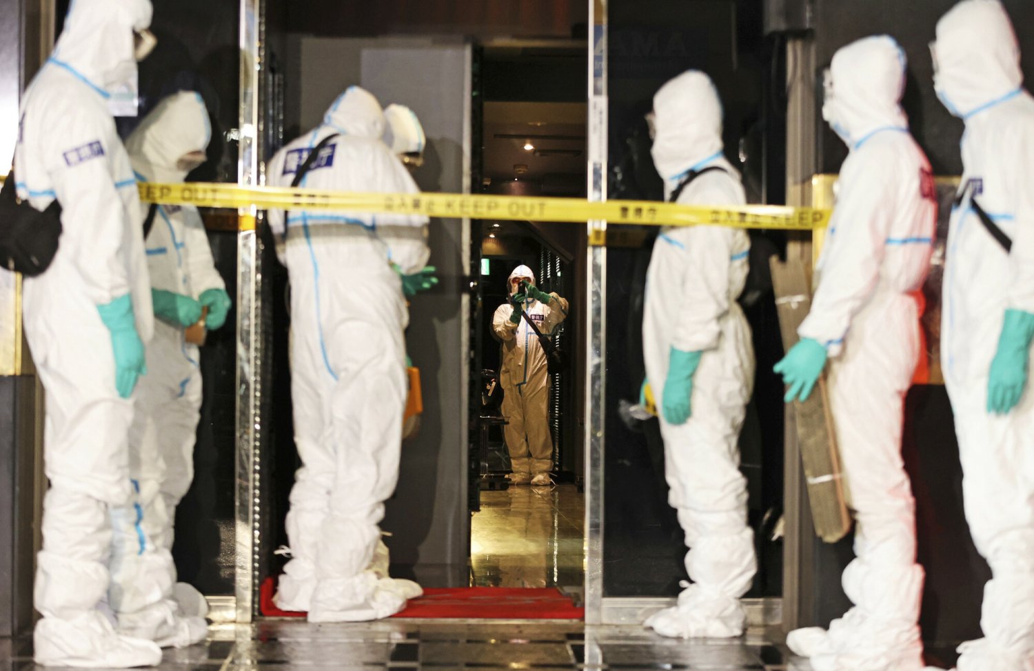 Pandemię COVID-19 można było powstrzymać w parę tygodni? Ujawniono fatalne błędy chińskich władz.