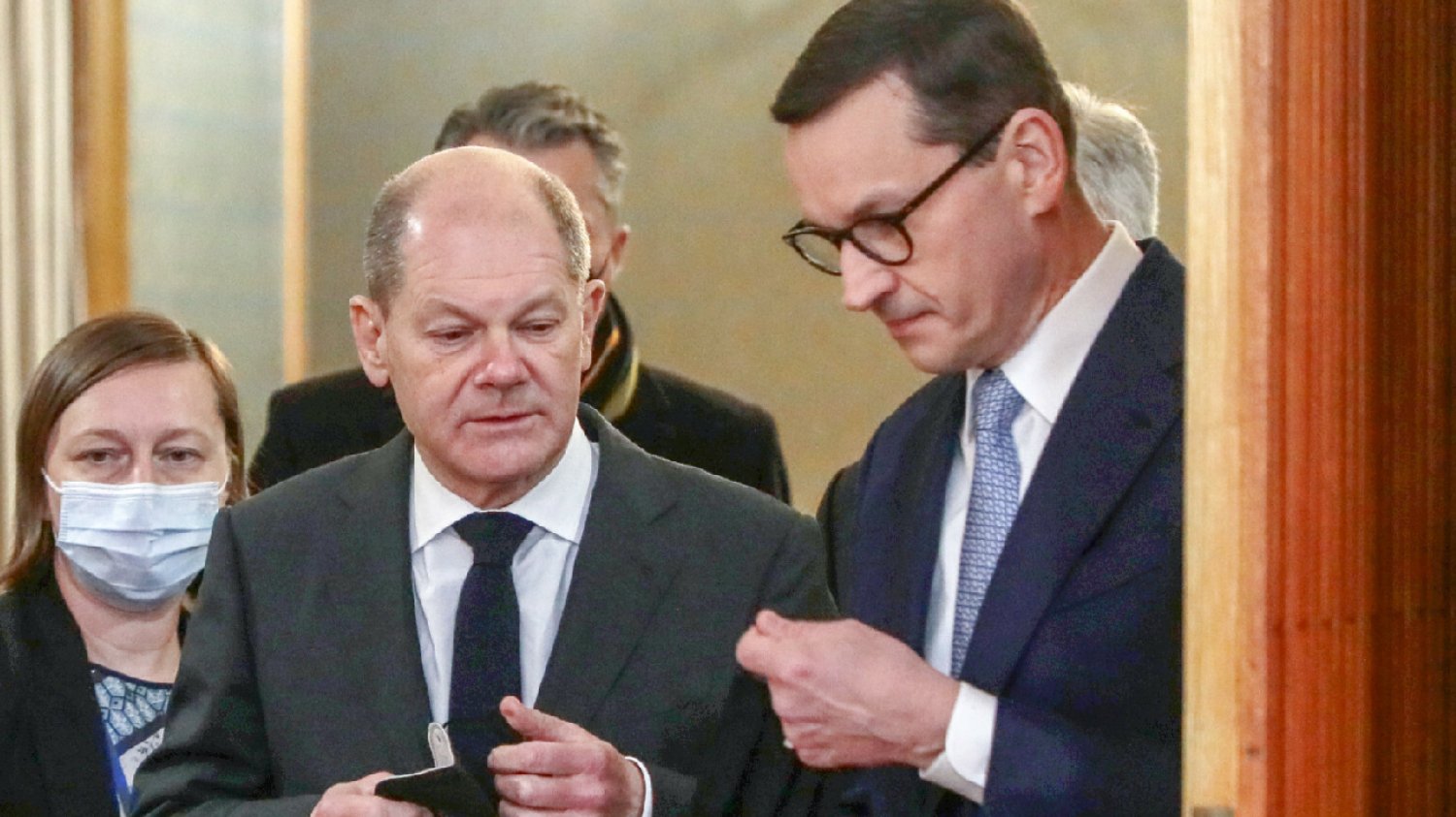 To zaboli Morawieckiego. Wiemy, ile Ukrainie dają Niemcy, a ile Polska.