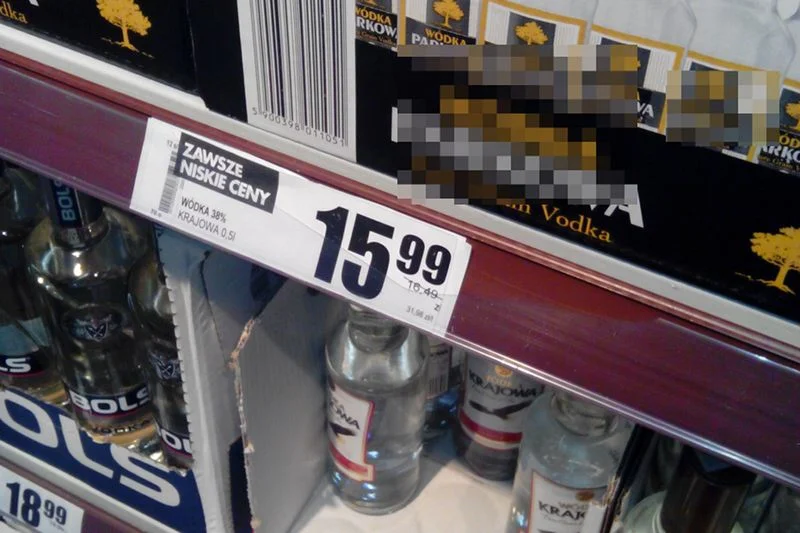 Za litr wódki zapłacimy powyżej 32 złotych. Znacznie taniej kupimy mocne piwo