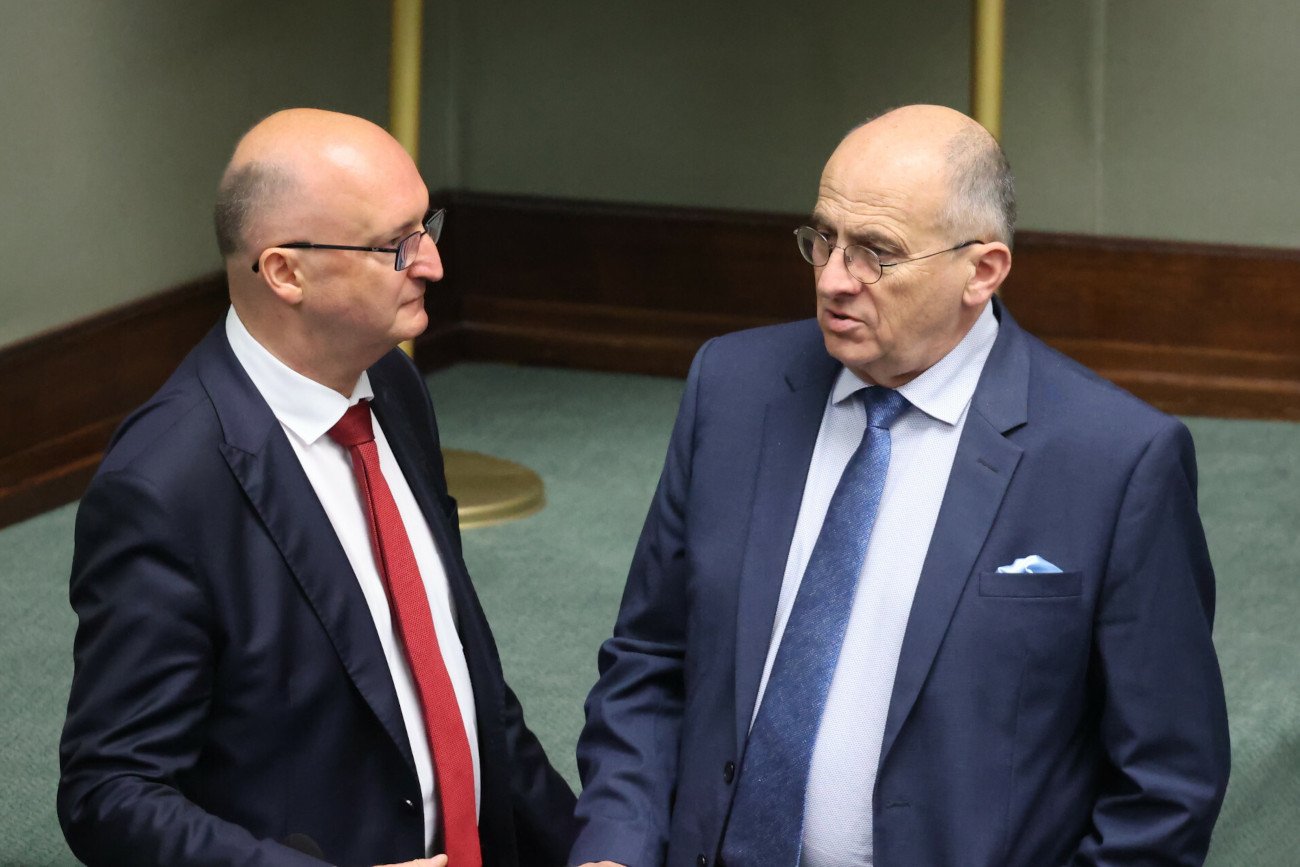 Rau o aferze wizowej. Szef MSZ nie poda się do dymisji