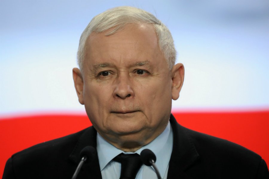 Prawo i Sprawiedliwość zdecydowanie wygrywa w najnowszym sondażu, ale większości to nie daje.