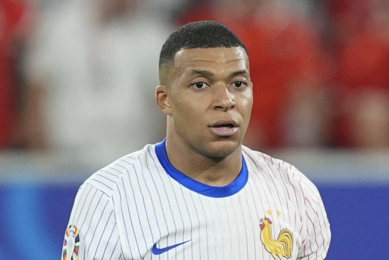 Kim jest partnerka Kyliana Mbappé?