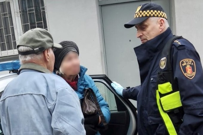 Seniorce udało się wrócić do domu.