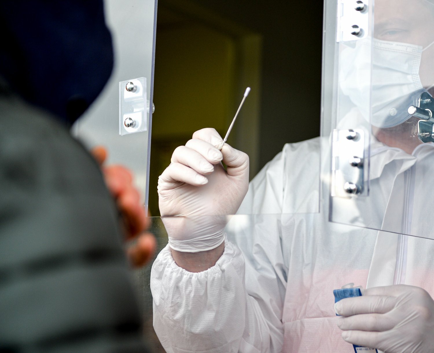 Nową wersję wariantu Omikron trudno wykryć.