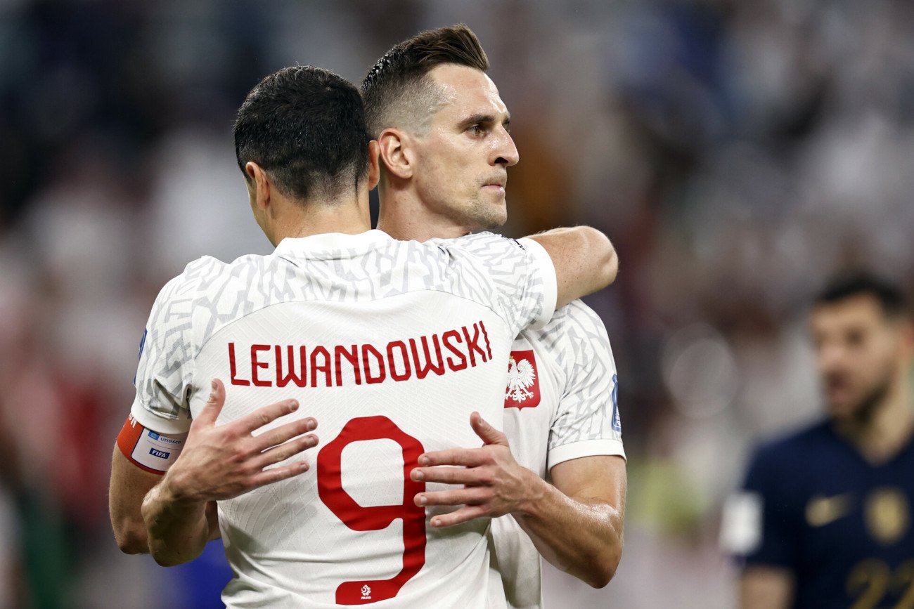 Arkadiusz Milik w reprezentacji Polski, a w wydaniu klubowym, to dwóch zupełnie innych zawodników.