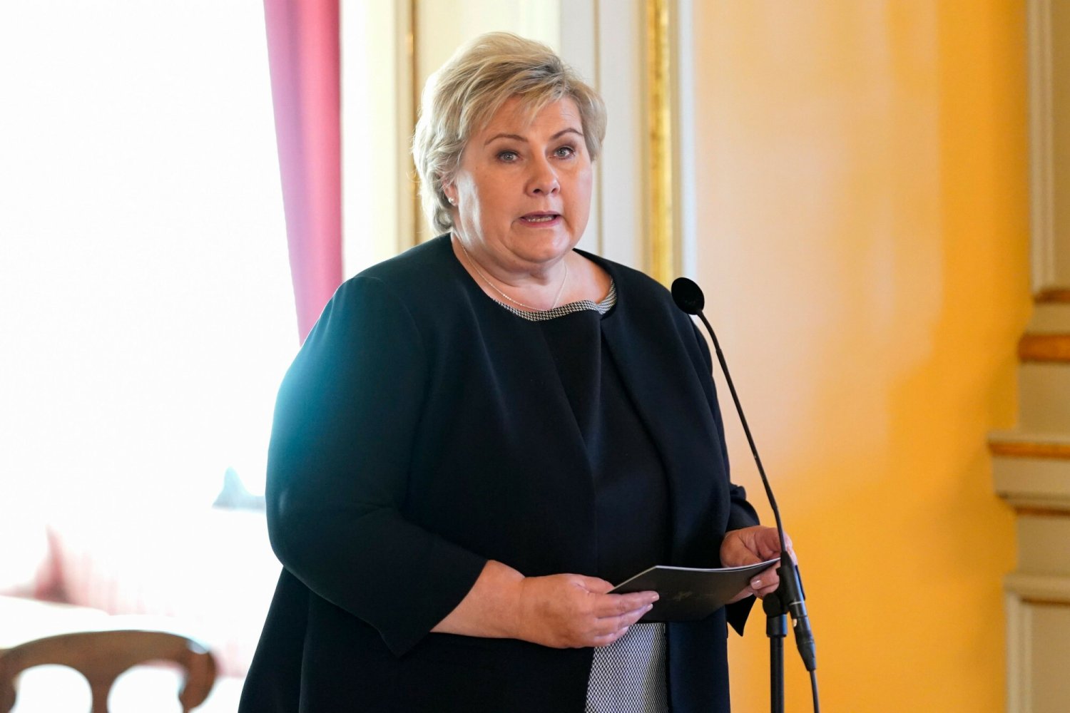 Erna Solberg oddaje władzę w cieniu ataku w Kongsberg.