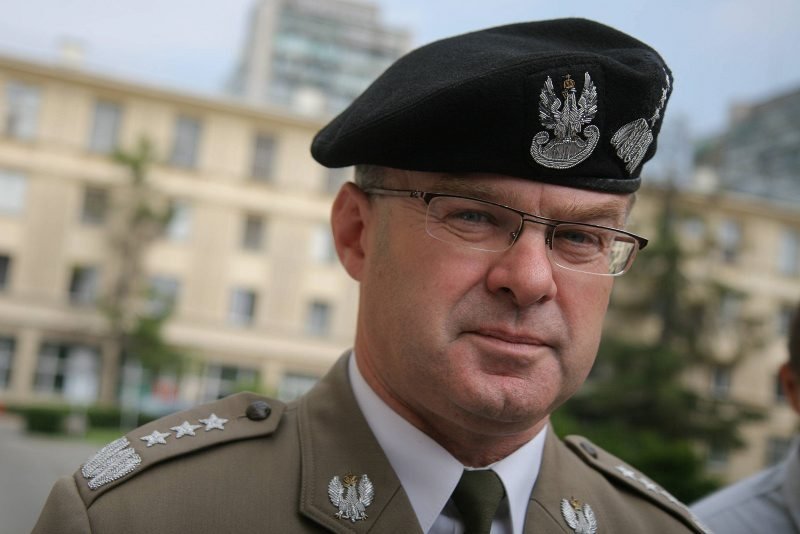 Generał Waldemar Skrzypczak, wiceminister obrony, były dowódca wojsk lądowych, był szantażowany przez lobbystę?