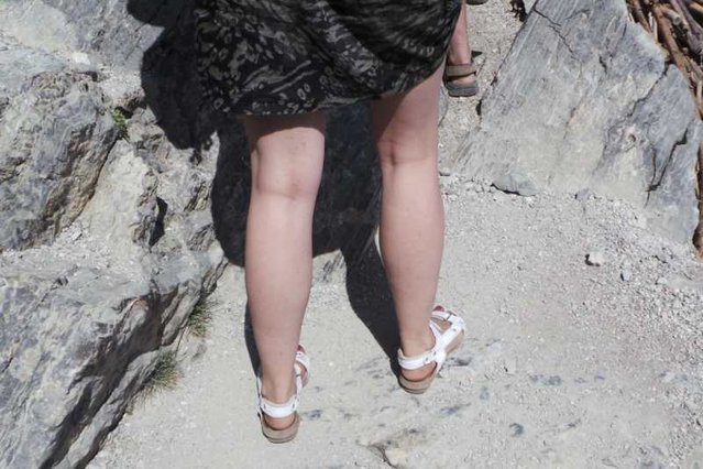 Turystom należy uświadamiać nawet oczywiste oczywistości – na przykład to, że klapki, szpilki czy sandały nie są dobrym obuwiem do wspinaczki.