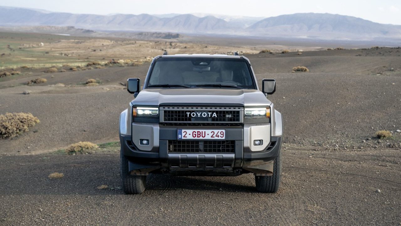 Diesel z prądem w terenówce? Toyota Land Cruiser wjeżdża do Polski z nowym napędem