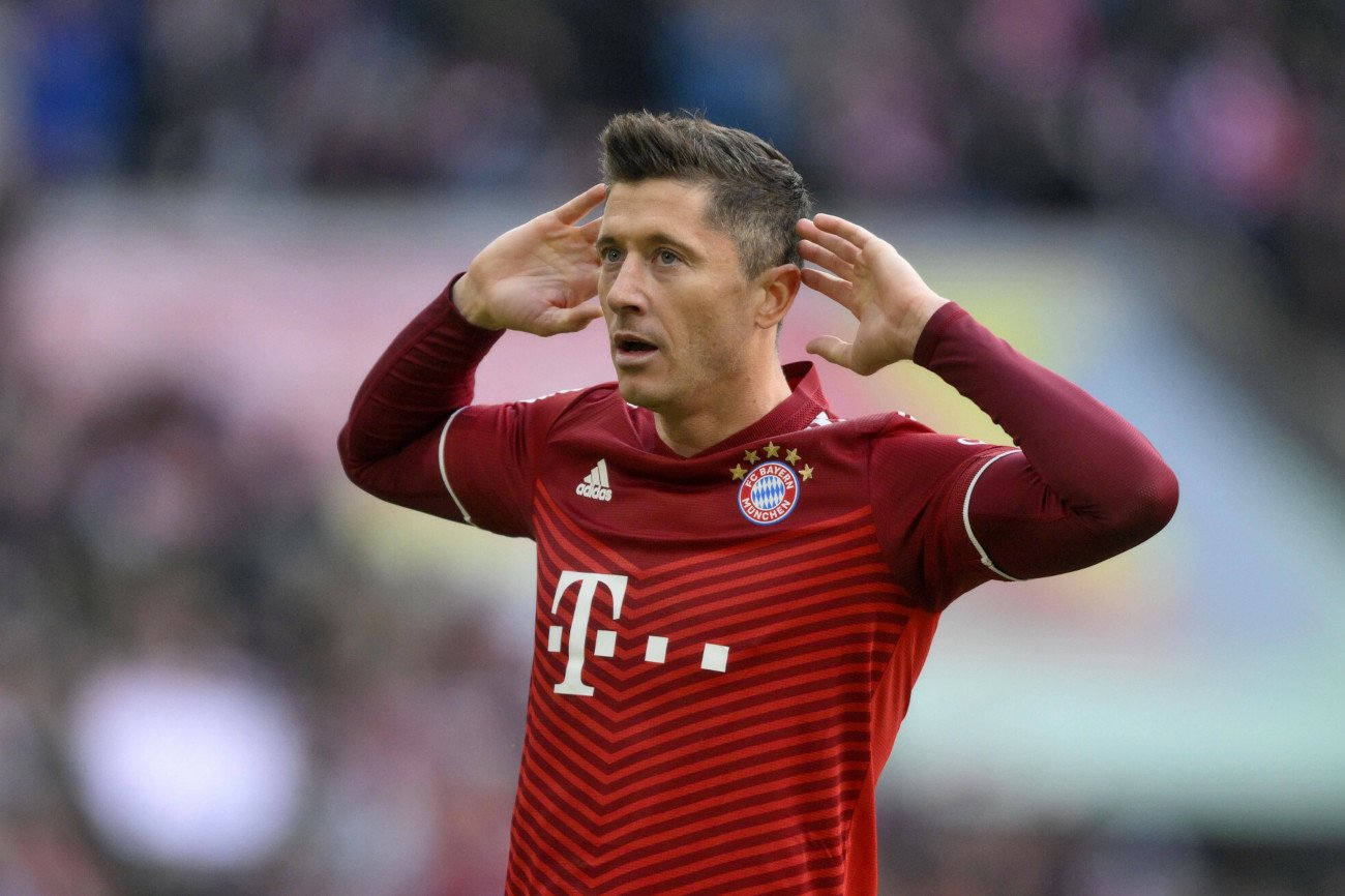 Robert Lewandowski w ostatnich tygodniach jest na ustach futbolowego świata ze względu na transferową sagę.