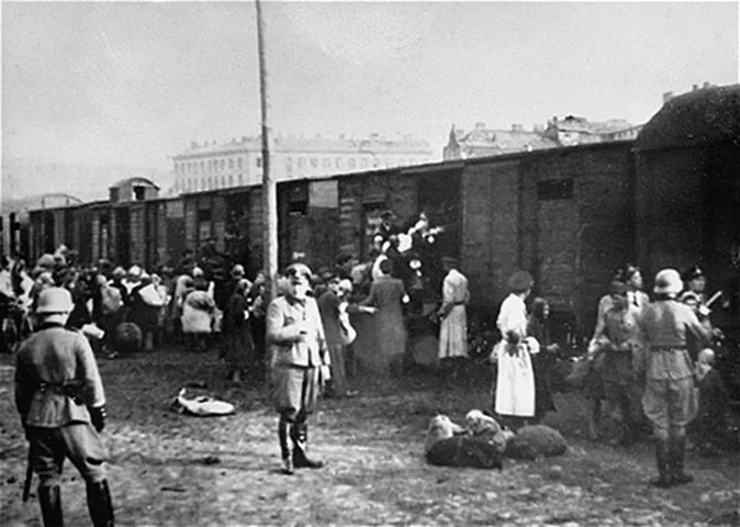 Umschlagplatz. Żydzi w trakcie deportacji przez Niemców do obozów zagłady.
