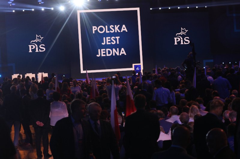 Synowie i córki PiS. Ile dzieci polityków "dobrej zmiany" znalazło pracę na dobrych posadach w instytucjach państwowych lub spółkach dobrej zmiany?