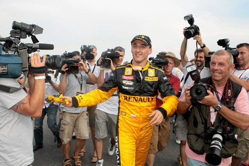 Robert Kubica wraca do ścigania się i znów jest w centrum uwagi mediów