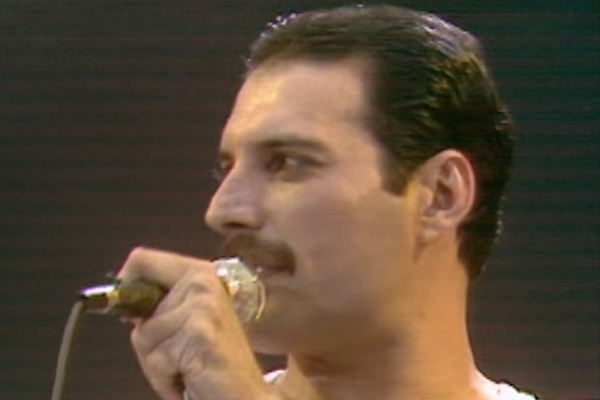 Książka "Carrie Fisher & Debbie Reynolds" wskazuje na nieznany dotychczas romans Freddiego Mercury'ego.