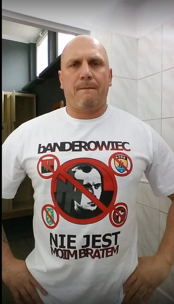 Wiceprezes "Narodowego Świtu", jak podaje autor bloga "Rosyjska V kolumna w Polsce", przygotowywał antybanderowskie koszulki na uroczystości związane z mordem wołyńskim. Na swoim profilu Żółkowski prezentował jedną z takich koszulek.