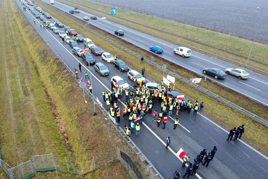Około godz. 15 protest na autostradzie A2 w okolicach Brwinowa zakończyli rolnicy.